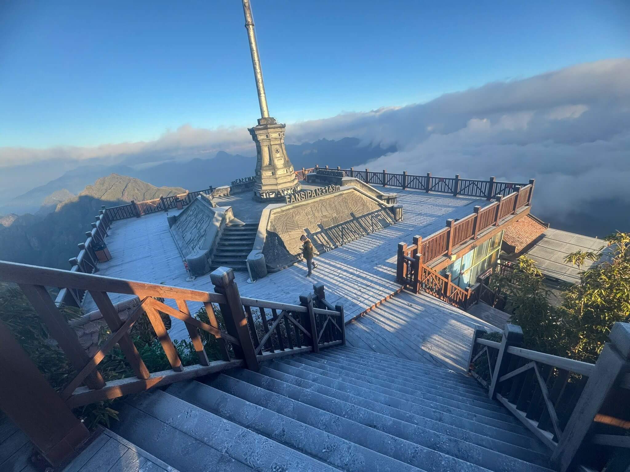 fansipan-peak-2-day-tour-cable-car-4 (1) (1)